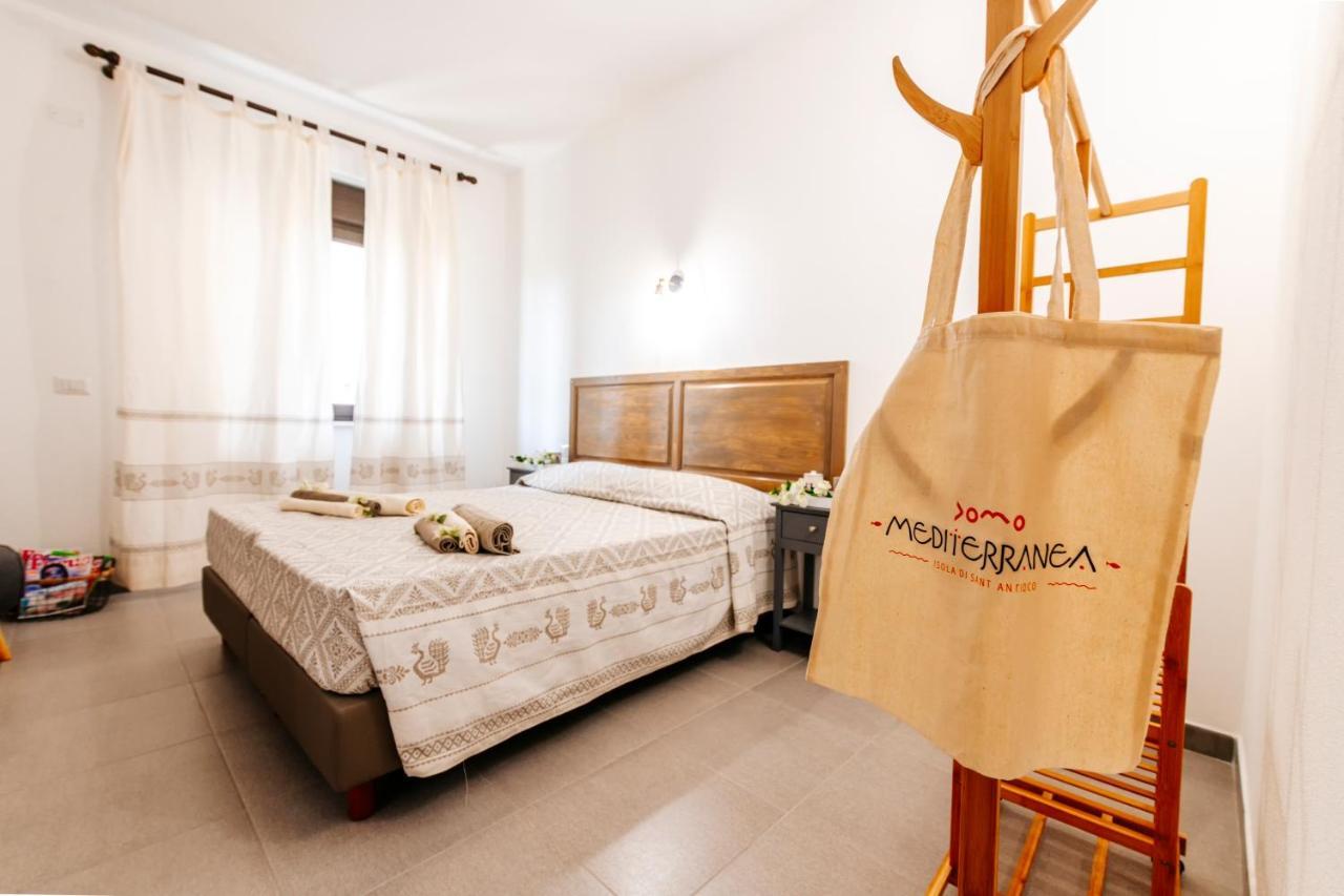Domo Mediterranea Affittacamere-Guest House SantʼAntìoco Esterno foto