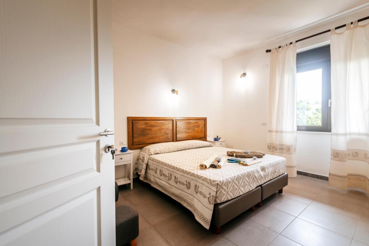 Domo Mediterranea Affittacamere-Guest House SantʼAntìoco Esterno foto